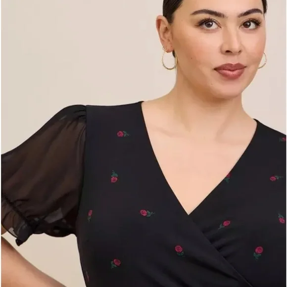 New! Torrid sz 2 Floral Roses Studio Knit Chiffon‎ Puff Sleeve Surplice Top 2X - Picture 6 of 6